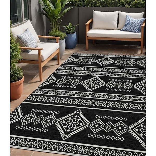 Homeroots 5' X 8' Black And Ivory Southwestern Washable Indoor Outdoor Area Rug 593649 - main