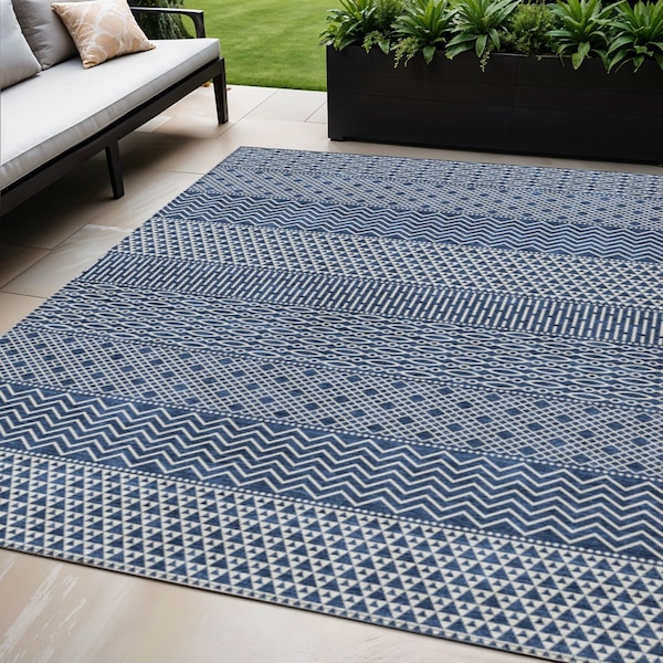 Homeroots 5' X 8' Navy Blue And Ivory Chevron Washable Indoor Outdoor Area Rug 612281 - main
