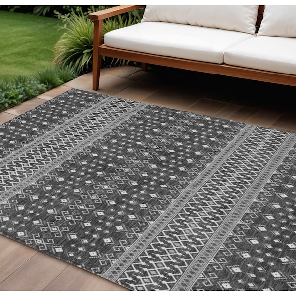 Homeroots 8' X 10' Gray Silver And Charcoal Tribal Washable Indoor Outdoor Area Rug 582569 - main