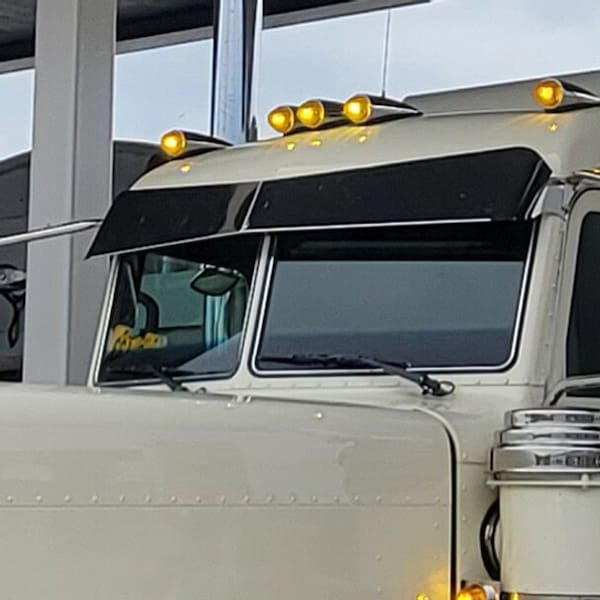 Ilc ILC 379 (2007) Replacement Windshield Glass 379 YEAR 2007 2 PIECE BUS WINDSHIELD GLASS - main