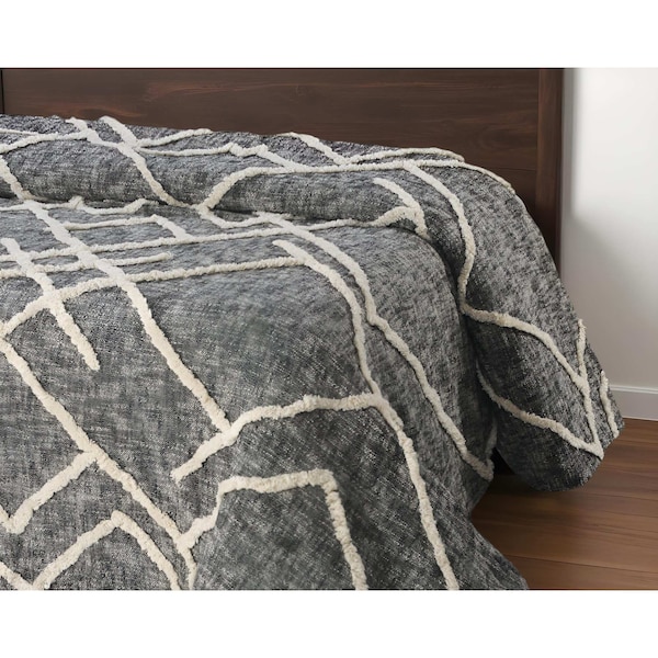 Homeroots Charcoal and Off White Geometric Twin Cotton Coverlet With Fringe 548241 - main