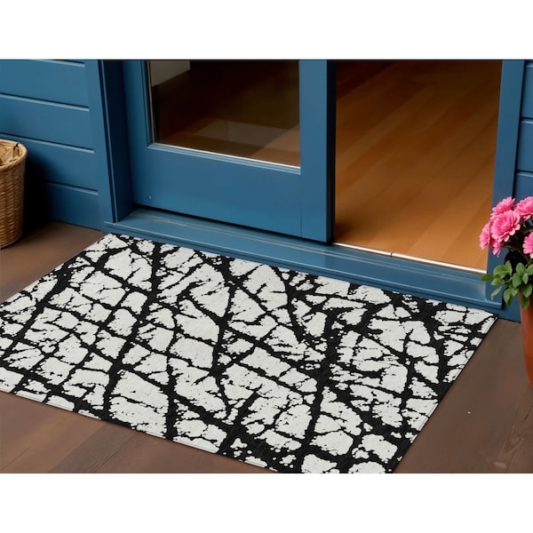 Homeroots 3' X 5' Black And Ivory Abstract Washable Indoor Outdoor Area Rug 614317 - main