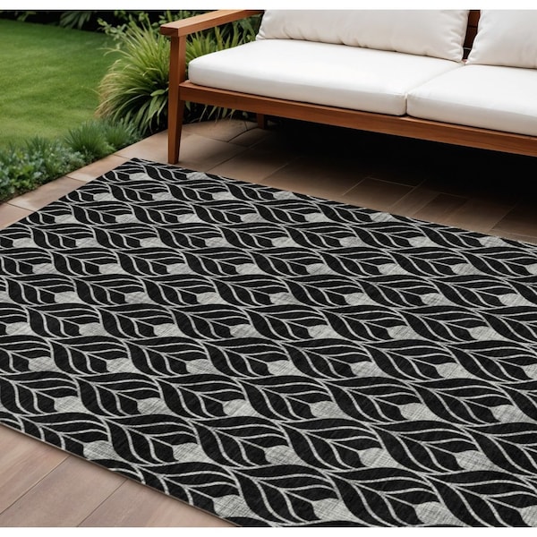 Homeroots 8' X 10' Black And Ivory Geometric Washable Indoor Outdoor Area Rug 596006 - main