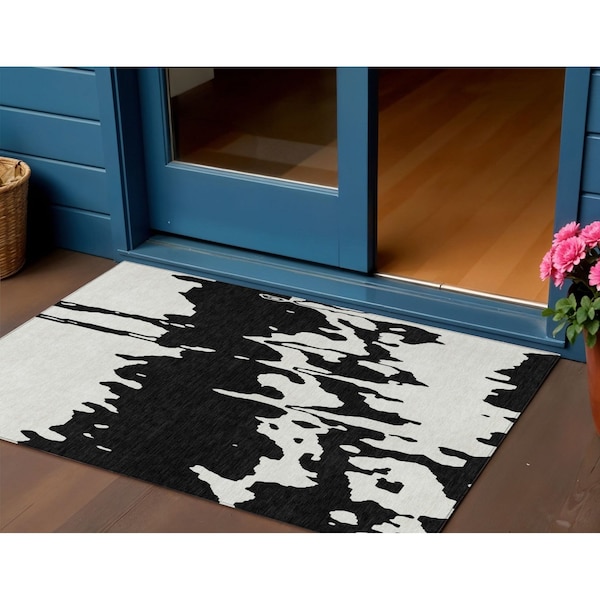 Homeroots 3' X 5' Black And Ivory Abstract Washable Indoor Outdoor Area Rug 613614 - main