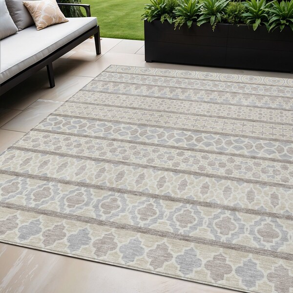 Homeroots 5' X 8' Ivory Beige And Taupe Quatrefoil Washable Indoor Outdoor Area Rug 583229 - main