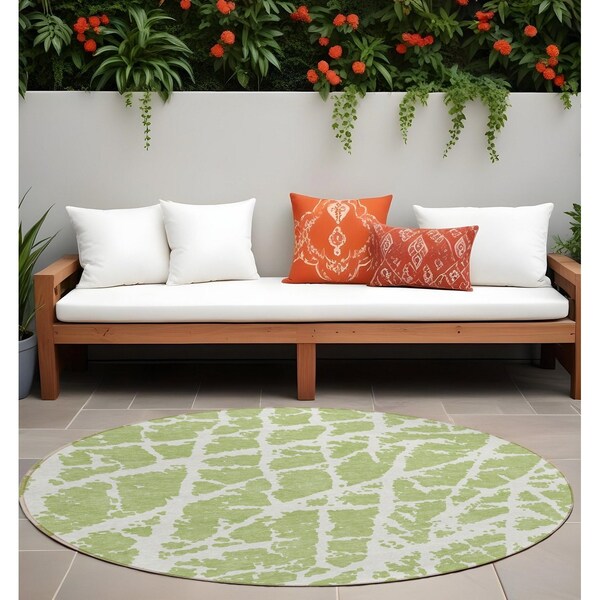 Homeroots 8' Round Green and White Round Abstract Washable Non Skid Indoor Outdoor Area Rug 559627 - main