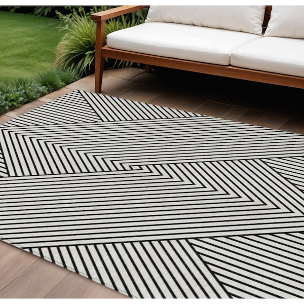 Homeroots 10' X 14' White And Black Geometric Washable Indoor Outdoor Area Rug 612165 - main