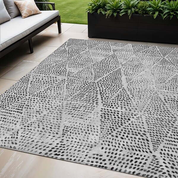 Homeroots 5' X 8' Pewter Charcoal And Ivory Geometric Washable Indoor Outdoor Area Rug 577572 - main