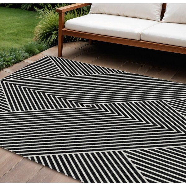 Homeroots 8' X 10' Black And Ivory Geometric Washable Indoor Outdoor Area Rug 612109 - main