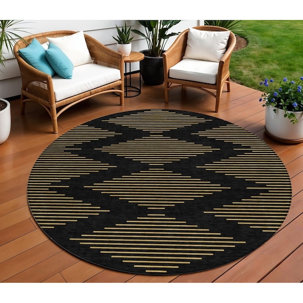 Homeroots 8' Black And Beige Round Geometric Washable Indoor Outdoor Area Rug 598724 - main