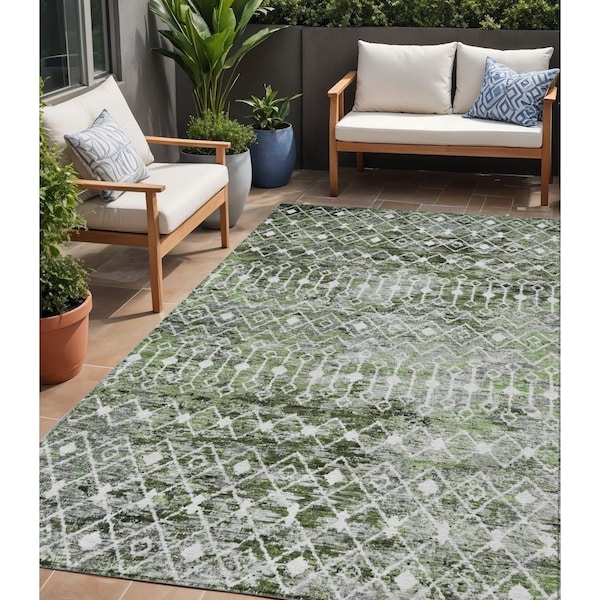 Homeroots 5' X 8' Olive Green And Ivory Argyle Washable Indoor Outdoor Area Rug 615807 - main