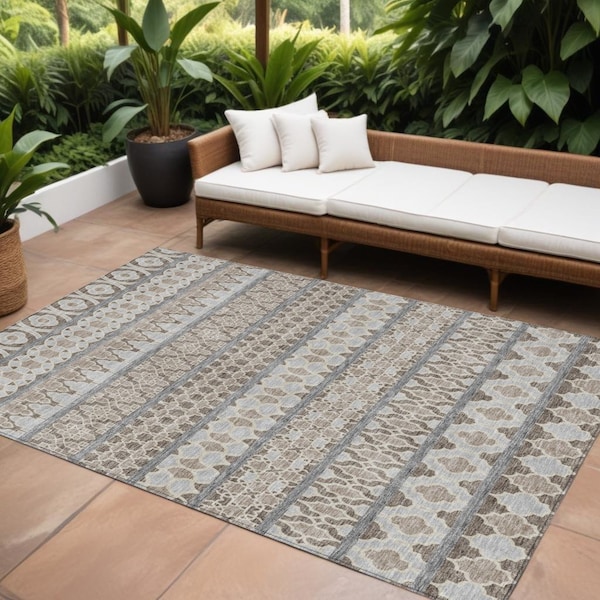Homeroots 10' X 14' Taupe Beige And Gray Quatrefoil Washable Indoor Outdoor Area Rug 583263 - main