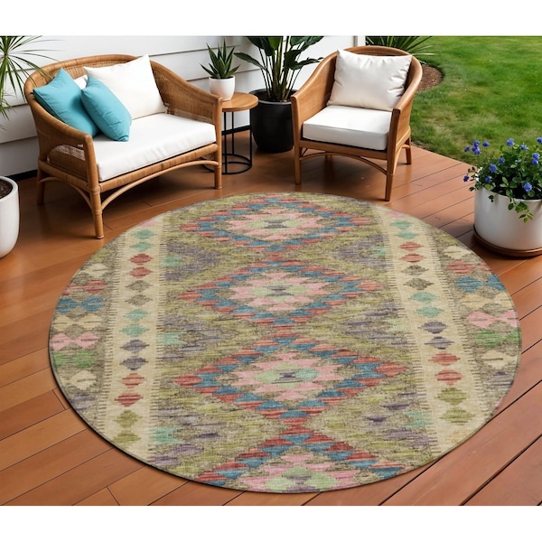 Homeroots 8' Green Round Geometric Washable Indoor Outdoor Area Rug 607442 - main