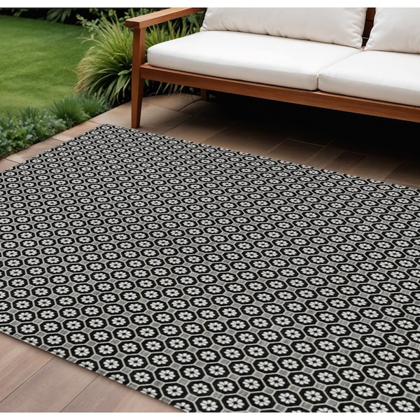 Homeroots 8' X 10' Black And Gray Floral Washable Indoor Outdoor Area Rug 610639 - main