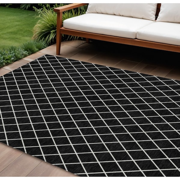 Homeroots 8' X 10' Black And Ivory Geometric Washable Indoor Outdoor Area Rug 596084 - main