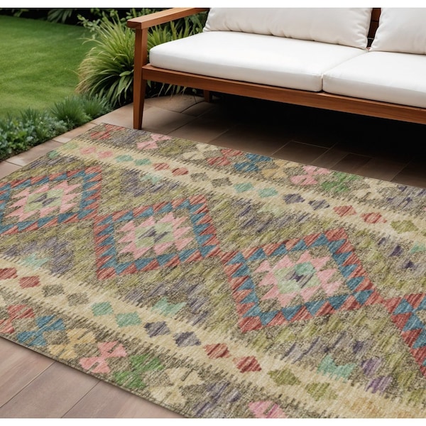Homeroots 10' X 14' Green Geometric Washable Indoor Outdoor Area Rug 607445 - main