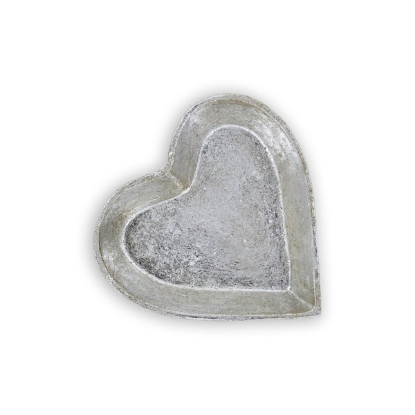 Homeroots 7in Silver Heart Cast Iron Handmade Vanity Tray 483153 - main