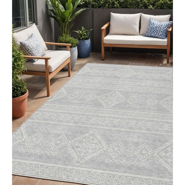 Homeroots 5' X 8' Silver And Ivory Southwestern Washable Indoor Outdoor Area Rug 593721 - main