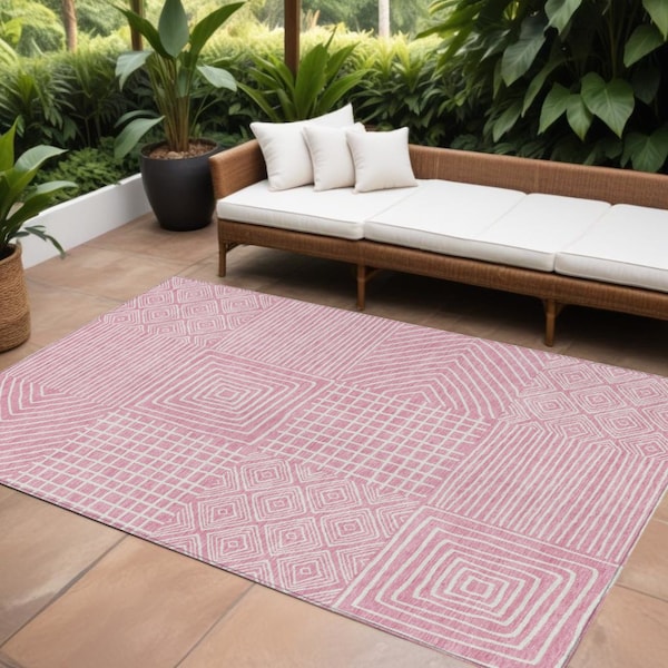 Homeroots 10' X 14' Pink And Ivory Geometric Washable Indoor Outdoor Area Rug 600773 - main