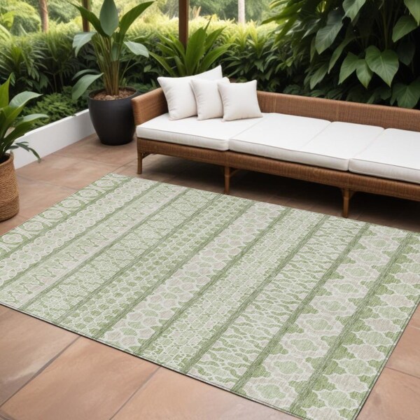 Homeroots 10' X 14' Artichoke Green And Ivory Quatrefoil Washable Indoor Outdoor Area Rug 583197 - main