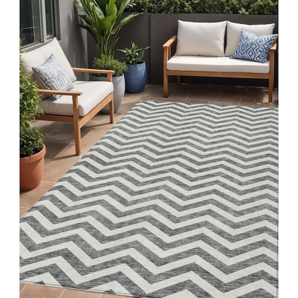 Homeroots 5' X 8' Gray And Ivory Chevron Washable Indoor Outdoor Area Rug 595314 - main