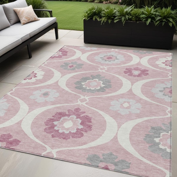Homeroots 5' X 8' Pink Blush And Gray Medallion Washable Indoor Outdoor Area Rug 589633 - main