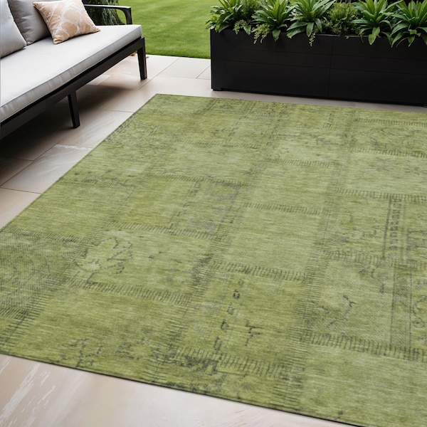 Homeroots 5' X 8' Fern Green And Artichoke Green Patchwork Washable Indoor Outdoor Area Rug 581594 - main