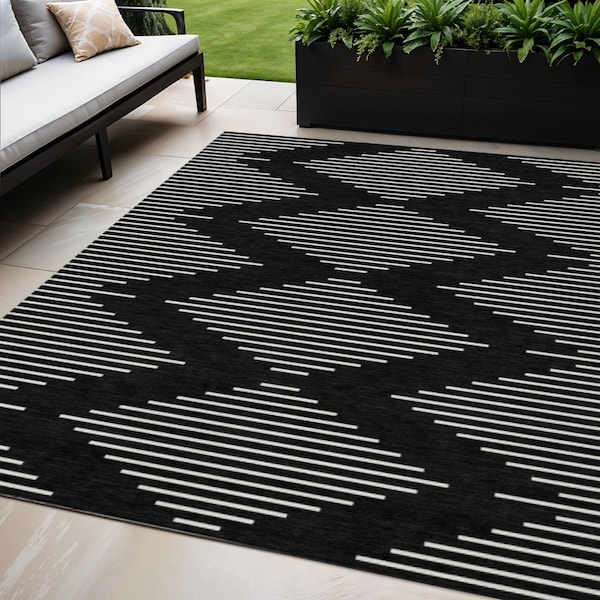 Homeroots 5' X 8' Black And Ivory Geometric Washable Indoor Outdoor Area Rug 598533 - main