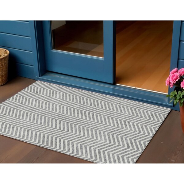 Homeroots 3' X 5' Gray And Ivory Chevron Washable Indoor Outdoor Area Rug 596267 - main