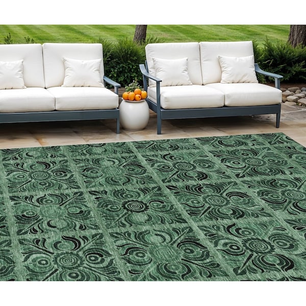 Homeroots 10' X 14' Fern Green And Charcoal Medallion Washable Indoor Outdoor Area Rug 589301 - main