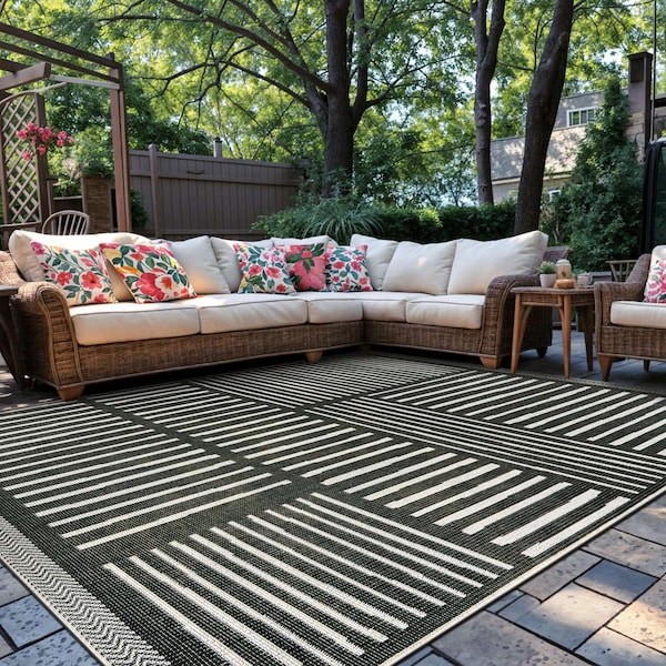 World Rug Gallery Contemporary Stripe Weather Resistant Reversible Indoor/Outdoor Rug 7 ft 10 in x 10 ft Black WR113BLACK8X10 - main