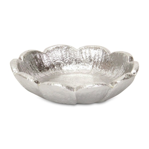 Homeroots 5in Silver Cast Iron Handmade Round Trinket Tray 634787 - main