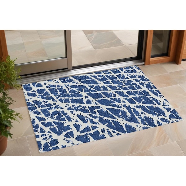 Homeroots 3' X 5' Blue And White Abstract Washable Indoor Outdoor Area Rug 559634 - main
