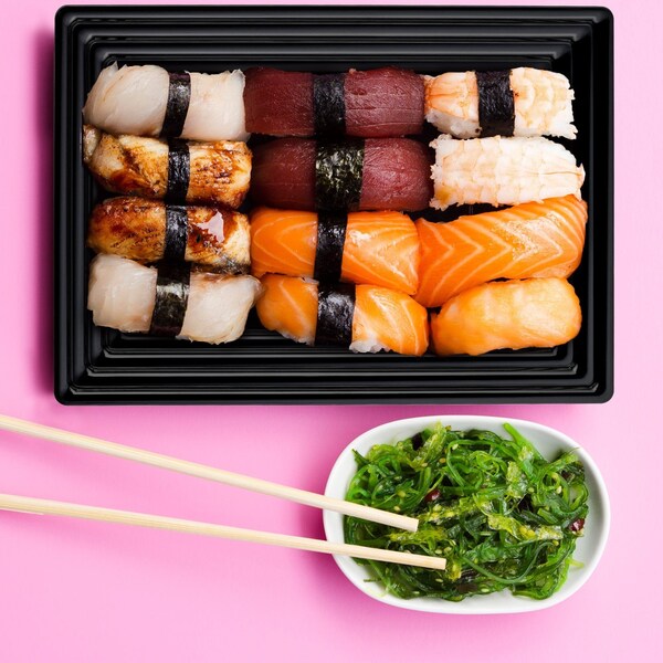 Smarty Had A Party 9" x 13" Black Rectangular with Groove Rim Plastic Serving Trays (24 Trays), 24PK 7903-CASE - main