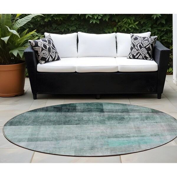 Homeroots 8' Round Teal Round Ombre Washable Non Skid Indoor Outdoor Area Rug 563687 - main