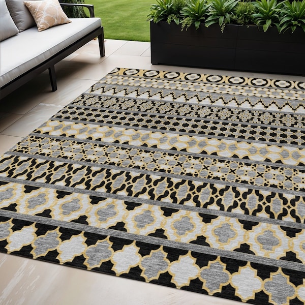 Homeroots 5' X 8' Charcoal Gray And Gold Quatrefoil Washable Indoor Outdoor Area Rug 583211 - main