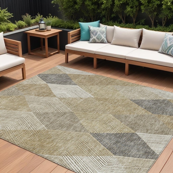 Homeroots 8' X 10' Wheat Taupe And Ivory Argyle Washable Indoor Outdoor Area Rug 613744 - main