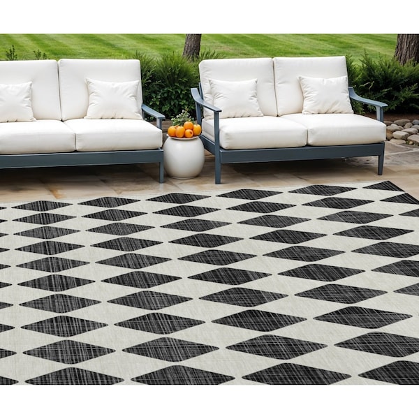 Homeroots 9' X 12' Black Geometric Washable Indoor Outdoor Area Rug 577017 - main