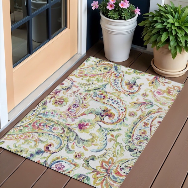 Homeroots 3' X 5' Ivory Fern Green And Artichoke Green Paisley Washable Indoor Outdoor Area Rug 588618 - main