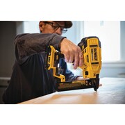 Dewalt 20V MAX* XR(R) 18 GA Cordless Narrow Crown Stapler Kit DCN681D1